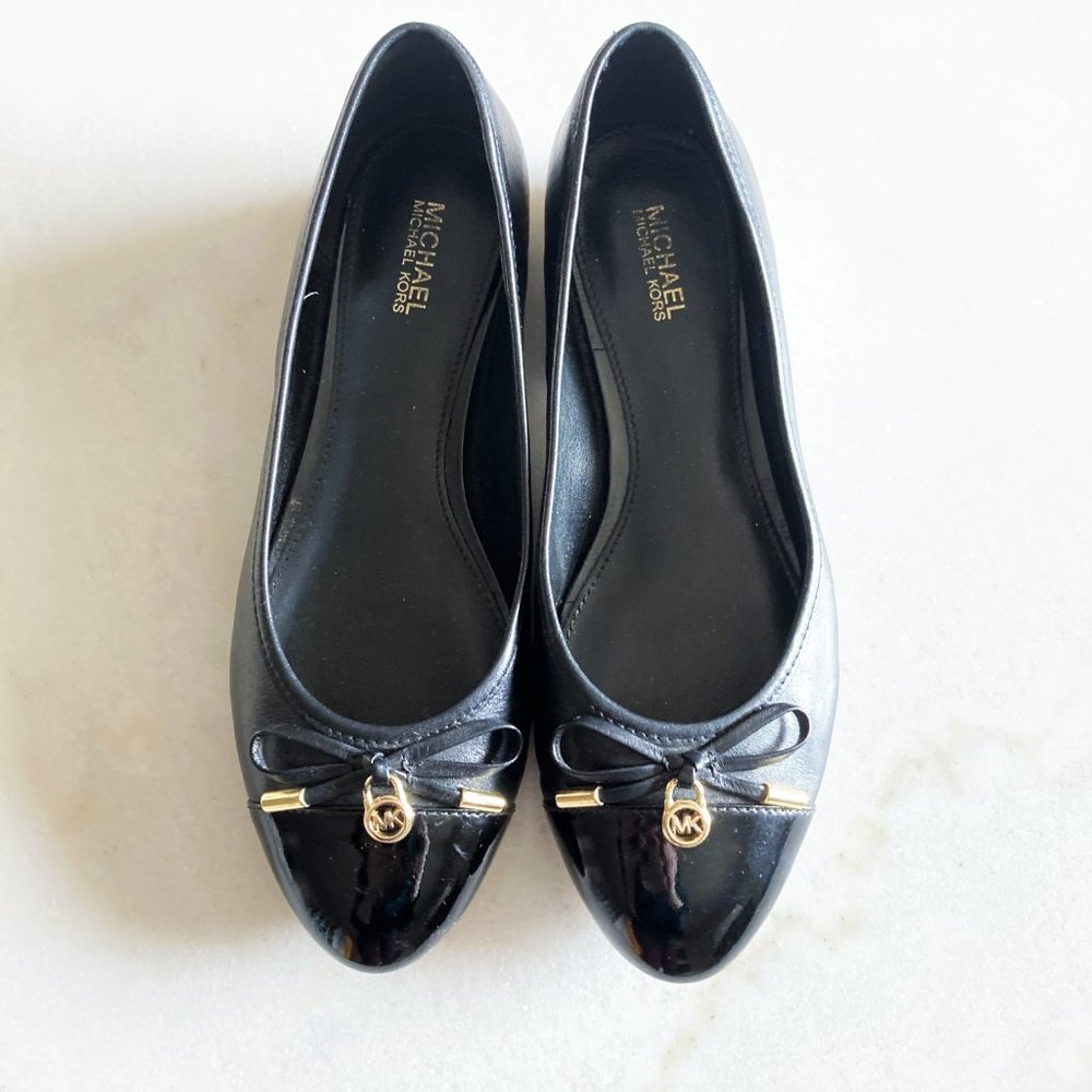 Michael Kors black & gold ballet flats / shoes with bows / MK logo charm, chain